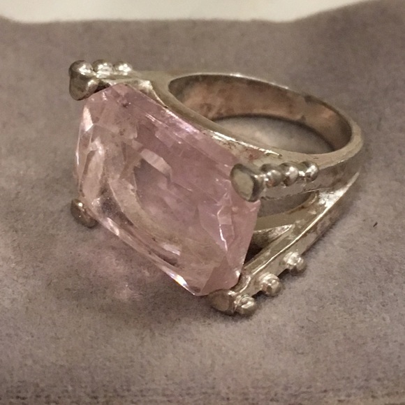 💖Silver 4 Prong Ring w/Rectangle Pink Stone - Picture 1 of 3